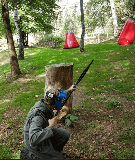 Foto van iemand die dodgebow speelt